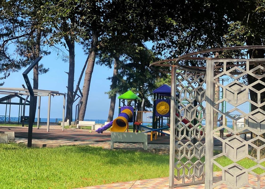 Guest House Kobuleti On Aghmashenebeli Kültér fotó
