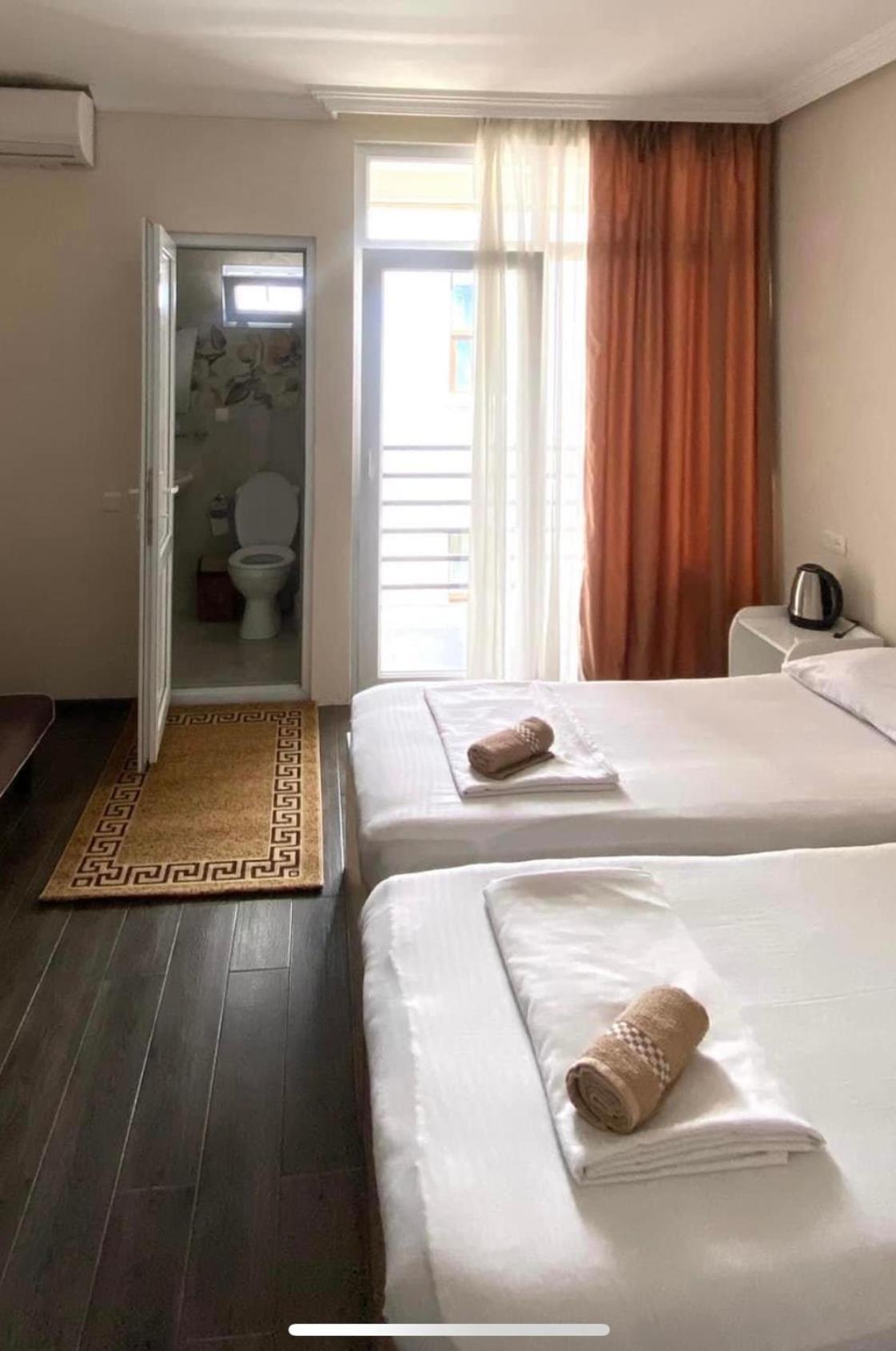 Guest House Kobuleti On Aghmashenebeli Kültér fotó
