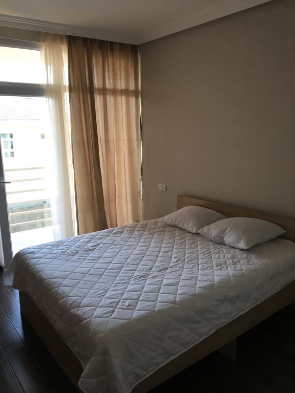 Guest House Kobuleti On Aghmashenebeli Kültér fotó
