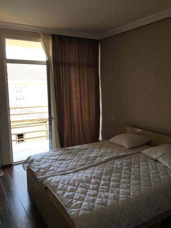 Guest House Kobuleti On Aghmashenebeli Kültér fotó