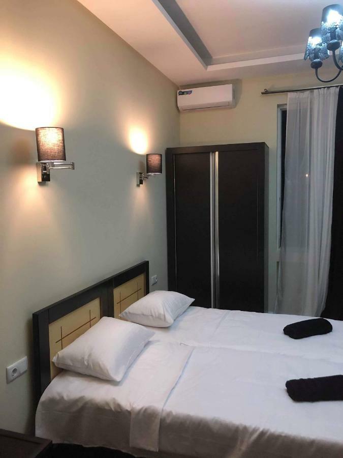 Guest House Kobuleti On Aghmashenebeli Kültér fotó