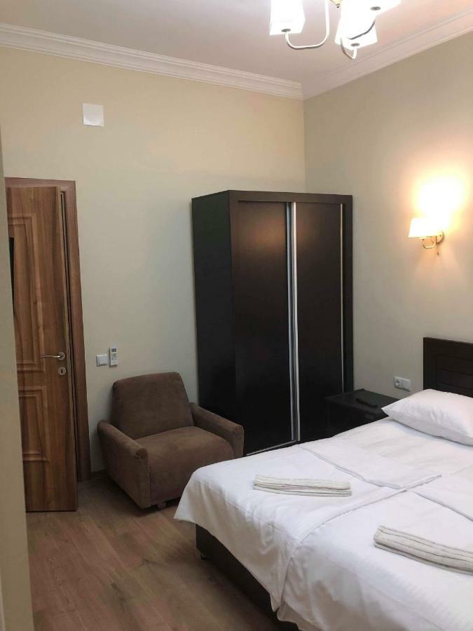 Guest House Kobuleti On Aghmashenebeli Kültér fotó