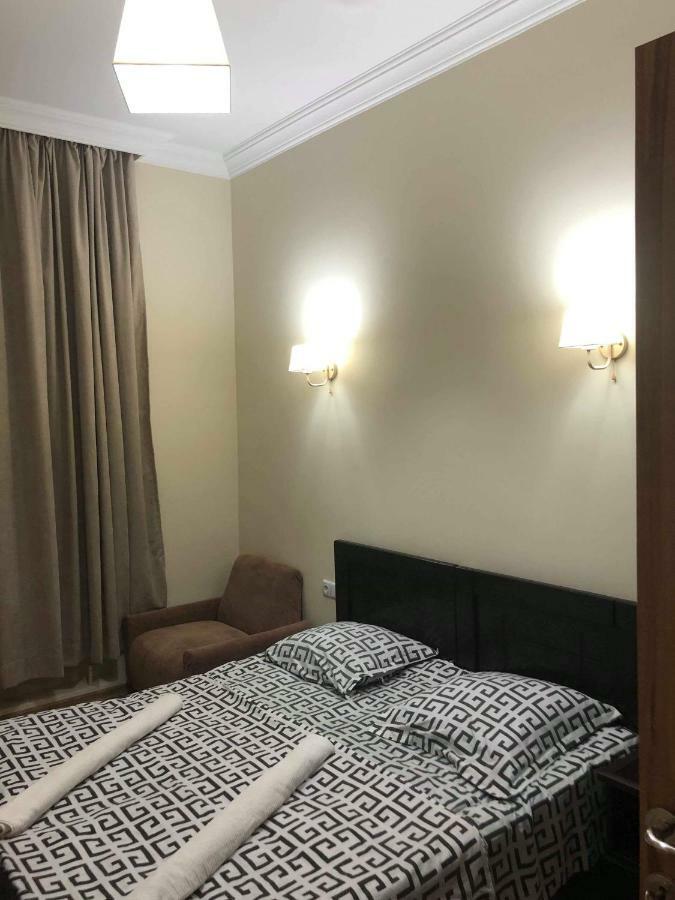 Guest House Kobuleti On Aghmashenebeli Kültér fotó